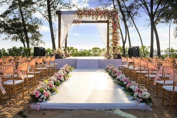 Enhance your outdoor wedding with our decoration services